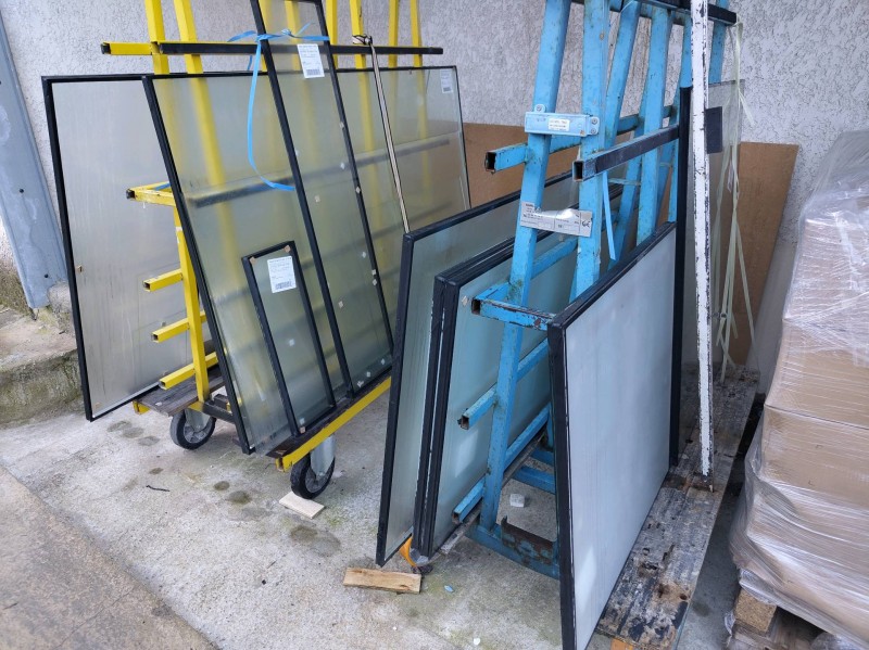 Découpe de verre, bois et fer chez Cévenn'Quincaillerie.