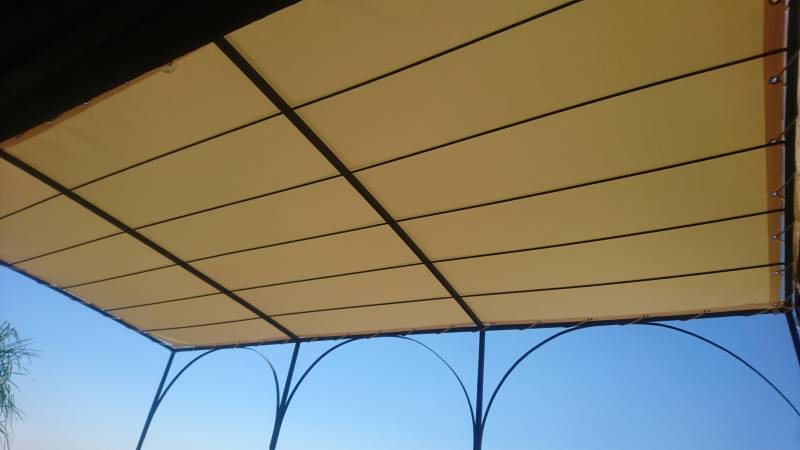 Pose d'une toile  en PVC renforcé à Robiac, proche Bessèges.