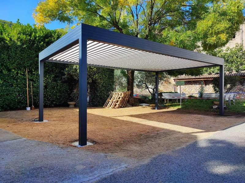 Pose de pergola bioclimatique autoportée dans la région de Saint Ambroix.