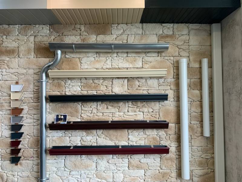 Professionnel de la pose de gouttières en aluminium à Saint Ambroix pour assurer une installation sûre et durable