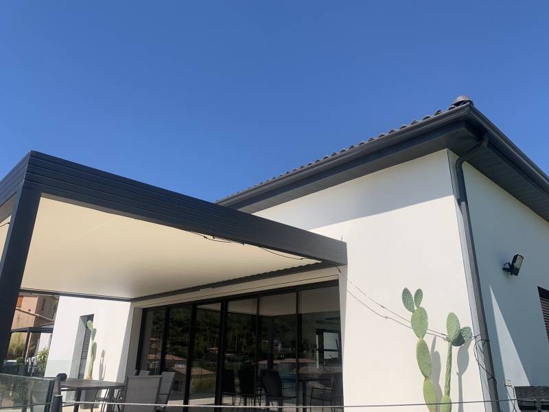 Prolongez votre espace de vie avec une pergola de terrasse à la fois résistante, esthétique et sur mesure  près de Saint Ambroix