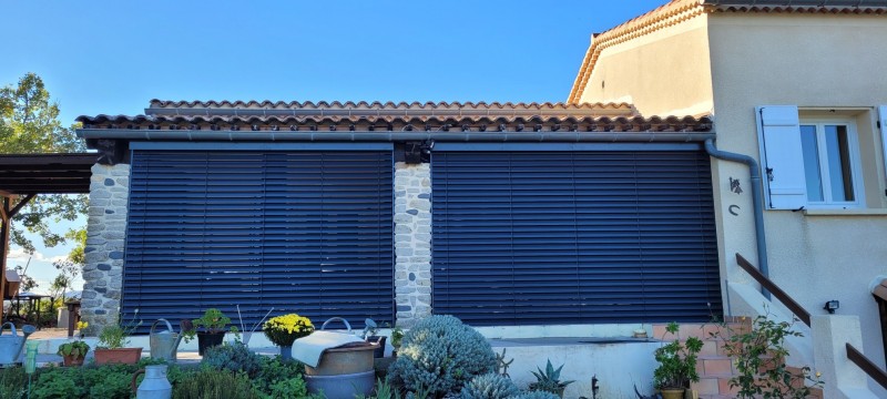 Pose d'un brise vue orientable à Saint Denis proche de Saint Victor de Malcap dans Gard.