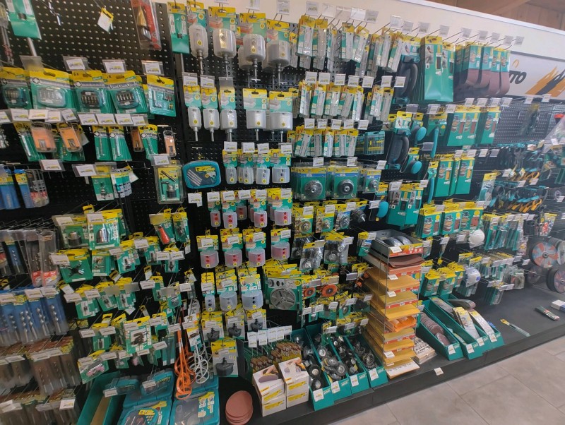 Outils et accessoires électroportatifs chez Cévenn'Quincaillerie.