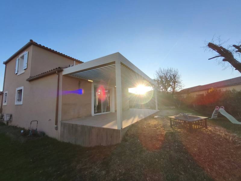 Réalisation d'une pergola bioclimatique à Ales
